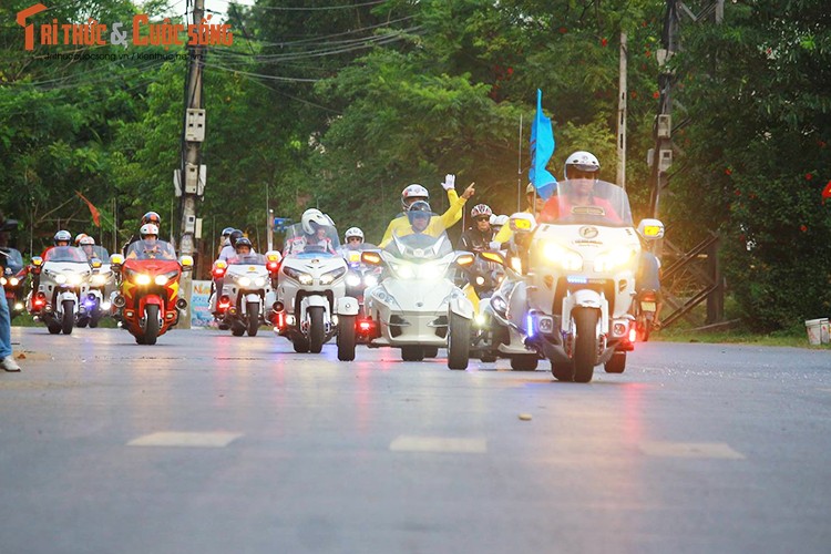 Hang tram xe moto khung do ve “chao lua” Quang Tri-Hinh-3